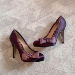 Betsey Johnson purple satin heels with bow | Size 6.5